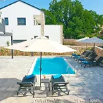 Kaoru Brand New With A Heated Swimming Pool Villa *