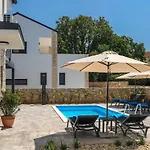 Kaoru Brand New With A Heated Swimming Pool Villa *