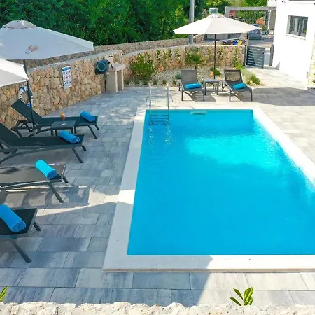 Vila Kaoru Brand New With A Heated Swimming Pool *