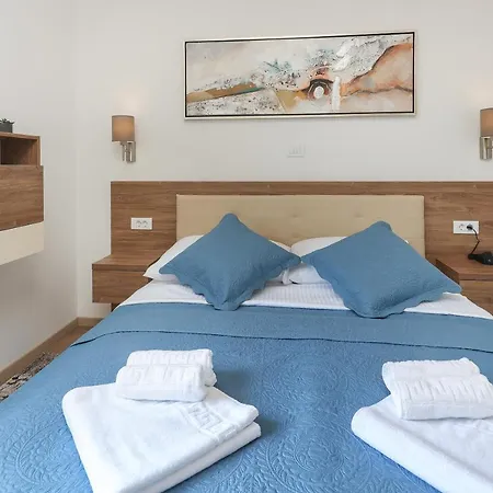Kaoru Brand New With A Heated Swimming Pool Vila Malinska