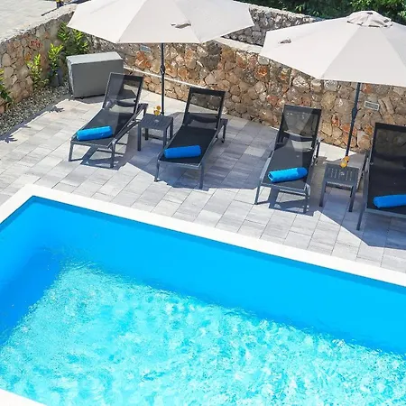 Kaoru Brand New With A Heated Swimming Pool Vila *