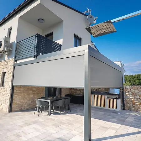 Vila Kaoru Brand New With A Heated Swimming Pool *