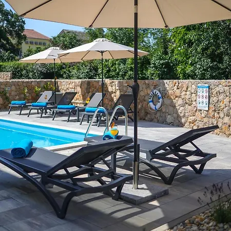 Vila Kaoru Brand New With A Heated Swimming Pool Malinska
