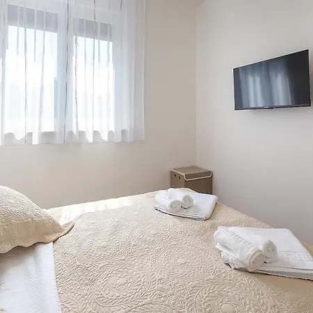 Villa Kaoru Brand New With A Heated Swimming Pool