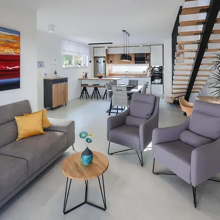 Villa Kaoru Brand New With A Heated Swimming Pool *