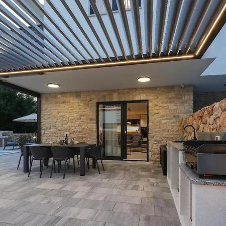 Kaoru Brand New With A Heated Swimming Pool Vila