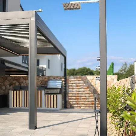 Villa Kaoru Brand New With A Heated Swimming Pool Malinska