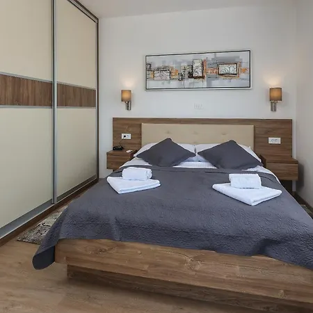 Vila Kaoru Brand New With A Heated Swimming Pool Malinska