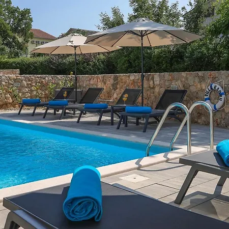 Vila Kaoru Brand New With A Heated Swimming Pool *