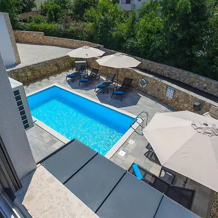 Villa Kaoru Brand New With A Heated Swimming Pool *