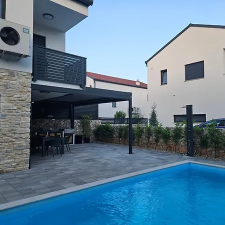 Kaoru Brand New With A Heated Swimming Pool