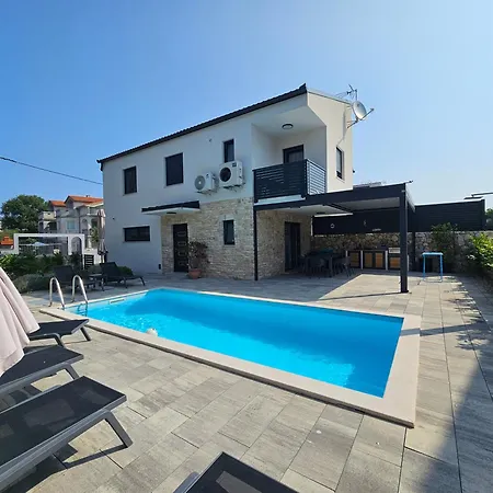 빌라 Kaoru Brand New With A Heated Swimming Pool 말린스카