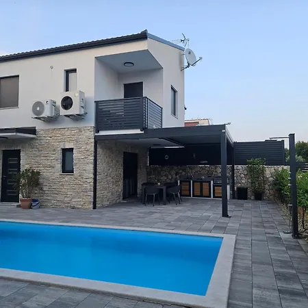 Kaoru Brand New With A Heated Swimming Pool 말린스카