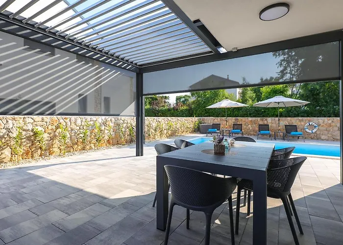 Villa Kaoru Brand New With A Heated Swimming Pool