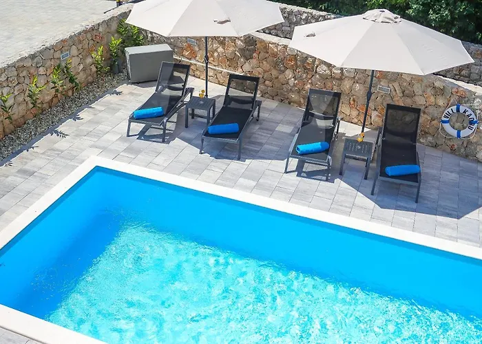 Kaoru Brand New With A Heated Swimming Pool Villa *