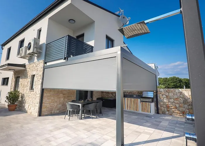 Villa Kaoru Brand New With A Heated Swimming Pool *