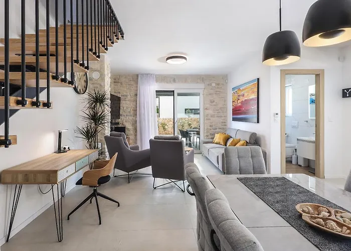 Villa Kaoru Brand New With A Heated Swimming Pool Malinska