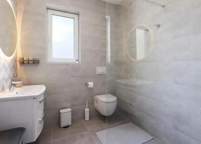 Villa Kaoru Brand New With A Heated Swimming Pool *