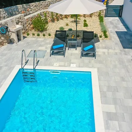 Kaoru - With A Heated Swimming Pool