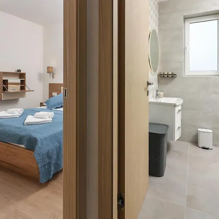 Kaoru - With A Heated Swimming Pool מאלינסקה