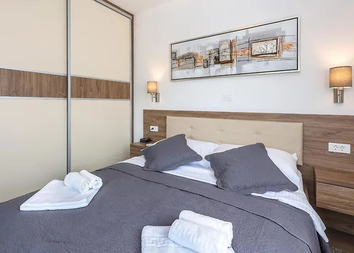 Vila Kaoru Brand New With A Heated Swimming Pool *