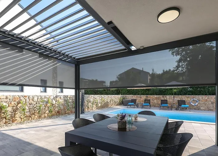 Vila Kaoru Brand New With A Heated Swimming Pool *